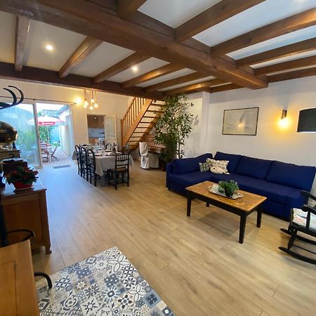 La Maison Des Vacances Chez Genevieve & Norbert 6 A 8 Personnes 莱萨布勒-多洛讷 外观 照片