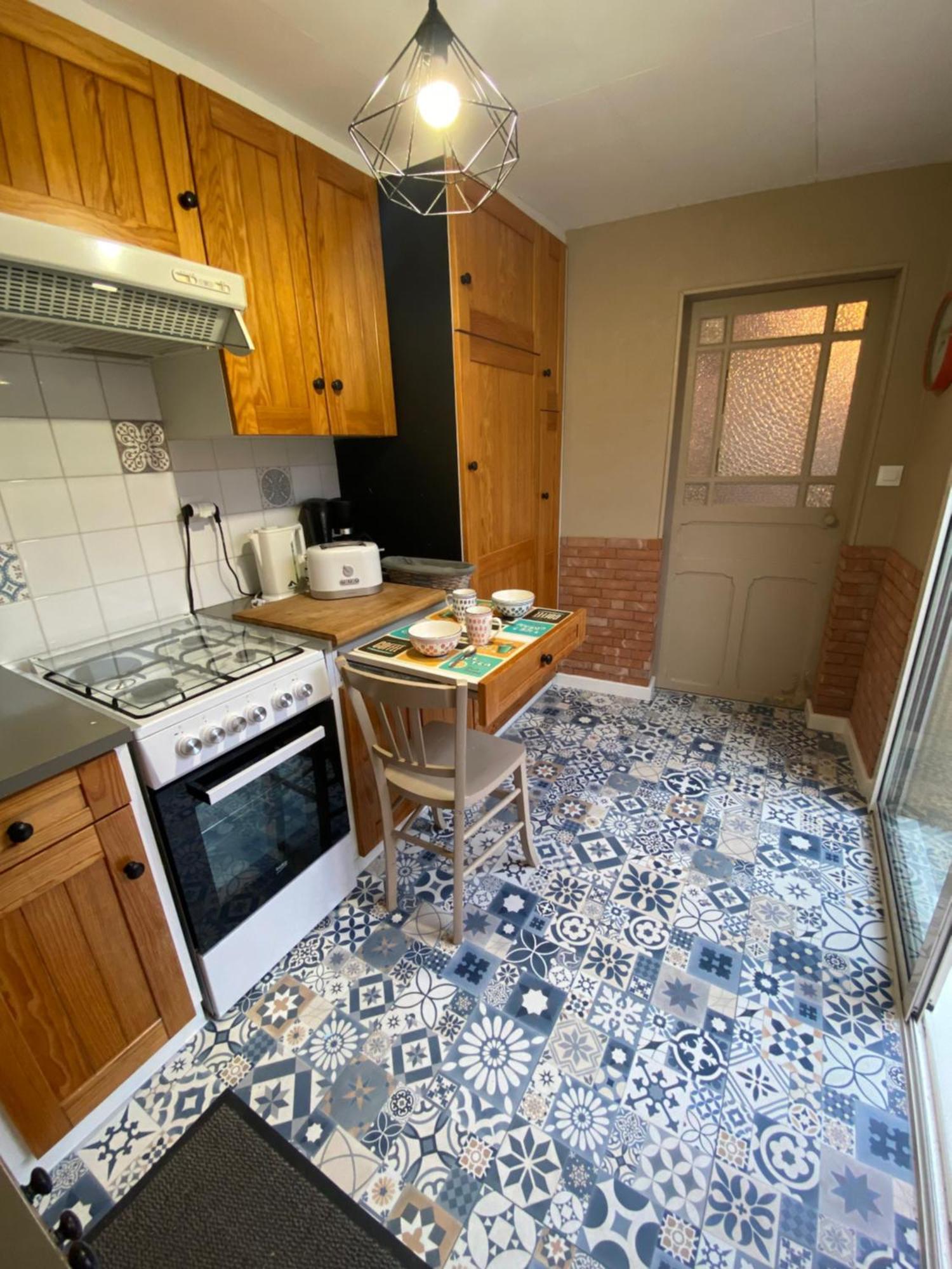 La Maison Des Vacances Chez Genevieve & Norbert 6 A 8 Personnes 莱萨布勒-多洛讷 外观 照片